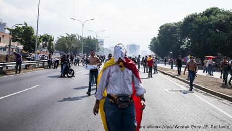 Venezuela politische Krise Ausschreitungen in Caracas (picture-alliance/dpa/Wostok Press/E. Costante)