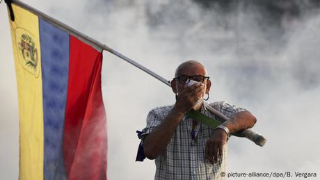 Venezuela politische Krise Ausschreitungen in Caracas (picture-alliance/dpa/B. Vergara)