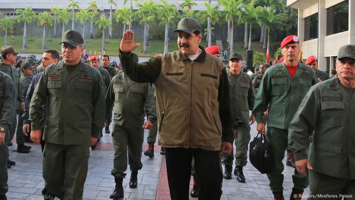 Venezuela Maduro ruft Armee zur Entwaffnung aller Putschisten auf (Reuters/Miraflores Palace)