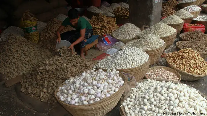 Bangladesch Markt | Knoblauch, Zwiebeln und Ingwer (bdnews24.com/T. Ahammed)