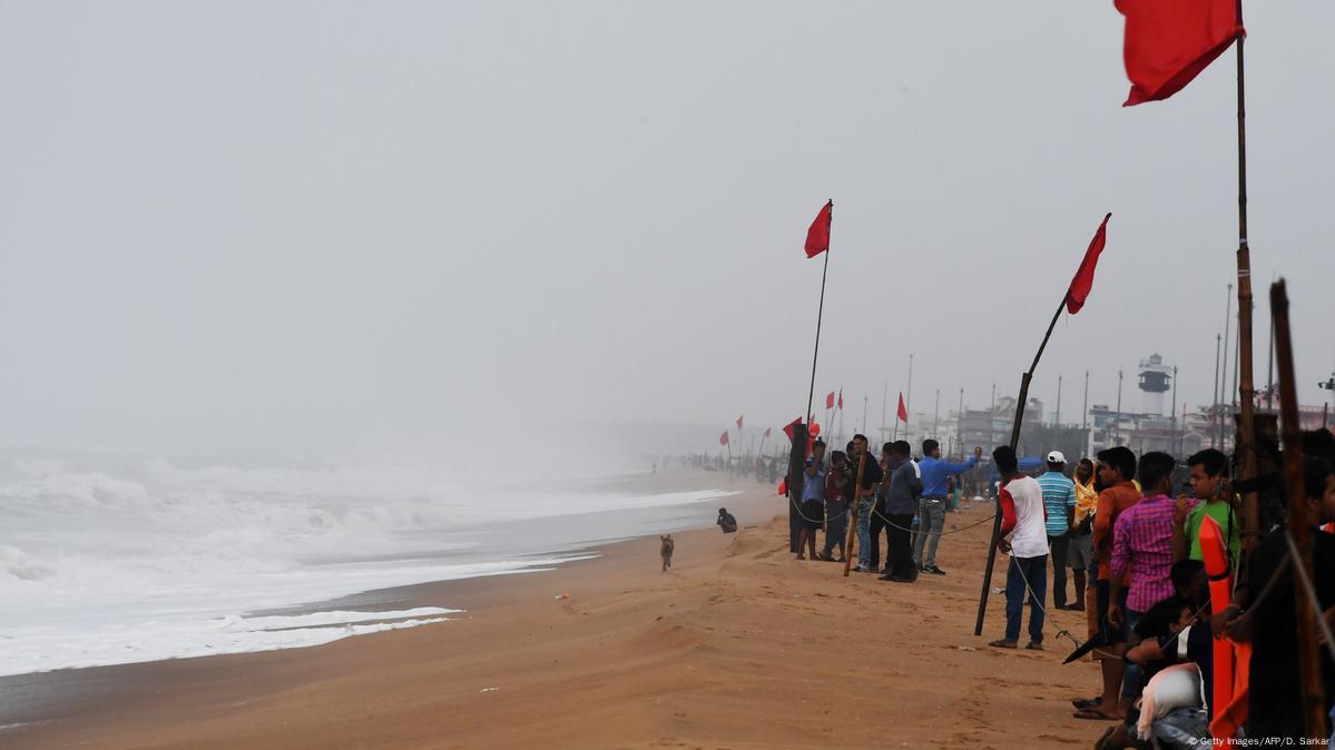 Cyclone Fani makes landfall in India @ Windy Community