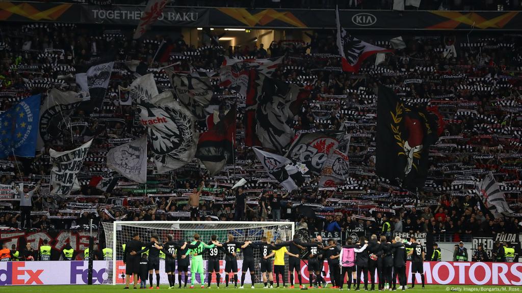 Europa League Eintracht Frankfurt S 12th Man Helps Salvage Draw Against Chelsea Sports German Football And Major International Sports News Dw 02 05 2019