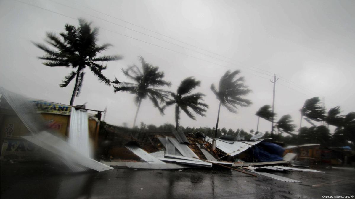 Cyclone Fani Hits India's East Coast – DW – 05/03/2019