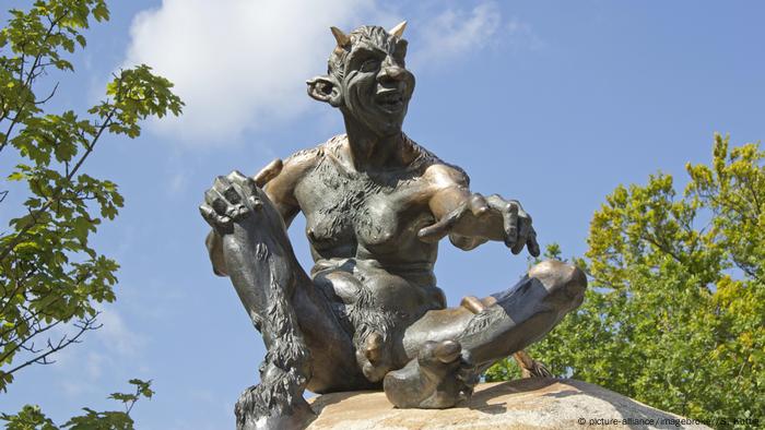 Devil statue on the Hexentanzplatz, Thale, Harz, Saxony-Anhalt, Deutschland, Europa (picture-alliance/imagebroker/S. Kuttig)
