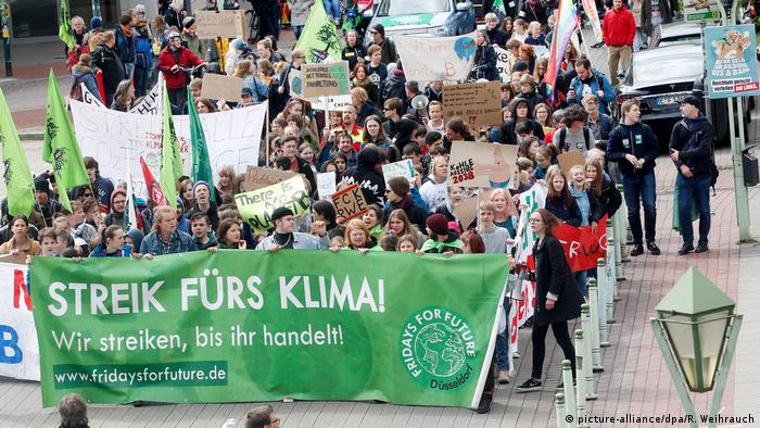 Deutschland RWE Hauptversammlung in Essen Fridays-for-Future-Proteste