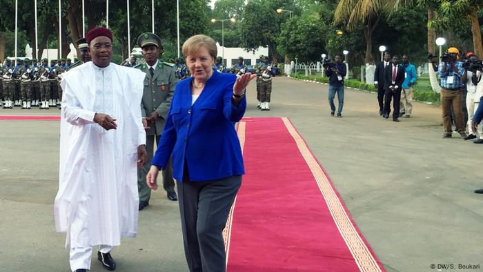 Niger Besuch Angela Merkel mit Präsident Mahamadou Issoufou in Niamey