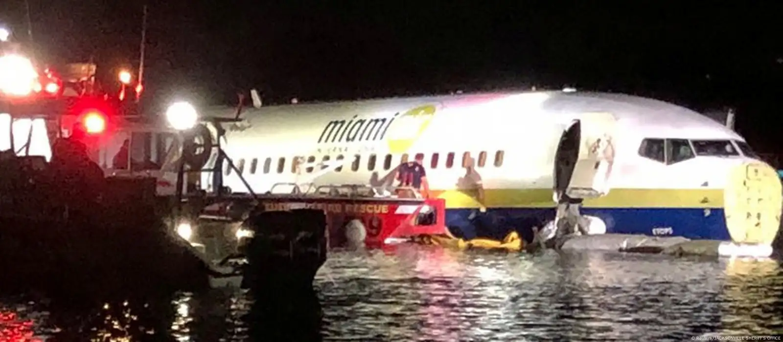 Miami Dolphins 737 lands at PA airport