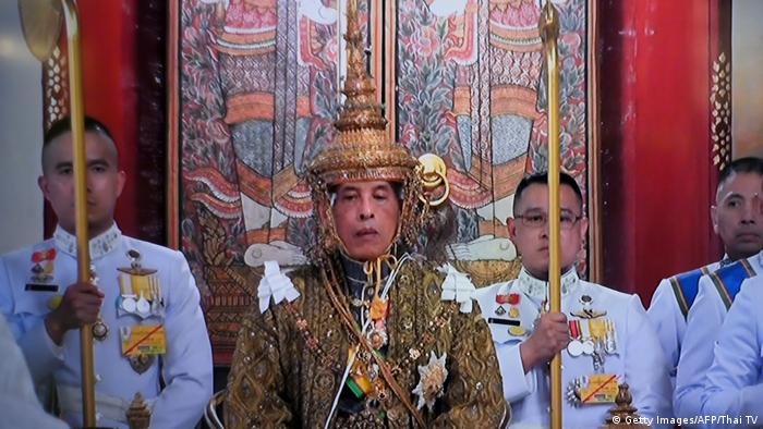 King Maha Vajiralongkorn wearing a crown (Getty Images/AFP/Thai TV)