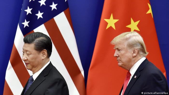 US-Präsident Donald Trump (R) und der chinesische Präsident Xi Jinping in der Großen Halle des Volkes in Peking (picture-alliance/dpa)