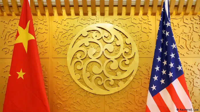 USA China l Handelsstreit l Fahnen in Peking