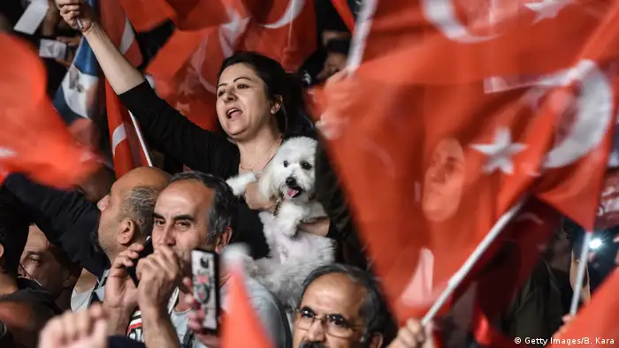 Türkei, Istanbul: Bürgermeister Ekrem Imamoglu hält Ansprache