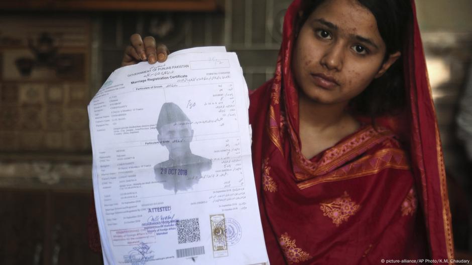 Bride Trafficking How Chinese Gangs Lure Pakistani Girls Into Fake Marriages Asia An In Depth Look At News From Across The Continent Dw 11 05 19