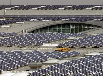 Instalación solar en el tejado de la feria de Múnich. Sólo un ejemplo del esfuerzo de la capital bávara por las energías renovables.