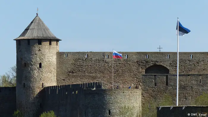 Вид на Ивангородский замок