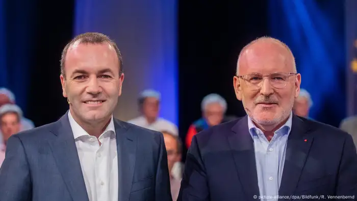 Deutschland | Wahlarena zur Europawahl | Manfred Weber (l, EVP) und Frans Timmermans (SPE)