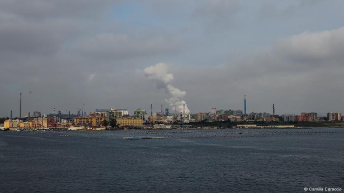 Italy Taranto Residents Rise Up To Stop Air Pollution Claiming Local Lives Environment All Topics From Climate Change To Conservation Dw 04 06 2019