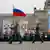 Государственный флаг РФ и Знамя Победы на параде в Москве