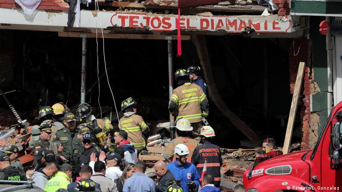 Kolumbien, Bogota: Rettungsarbeiten nach Explosion (Reuters/L. Gonzalez)