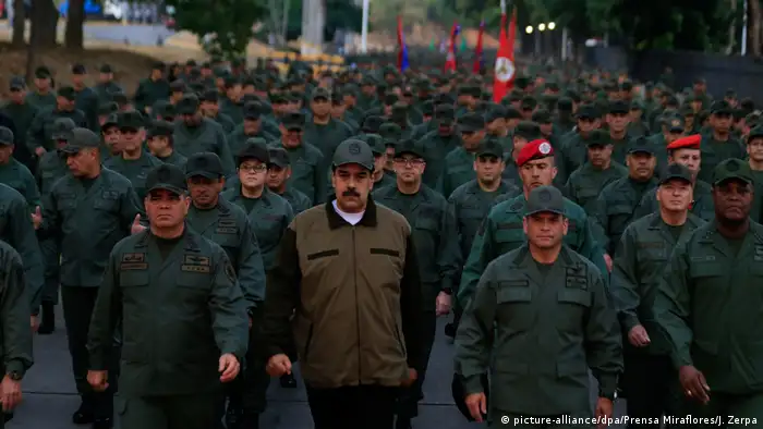 Venezuela Caracas Maduro schwört Soldaten auf sich ein