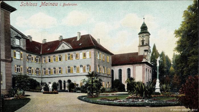  Palace and chapel on an old postcard