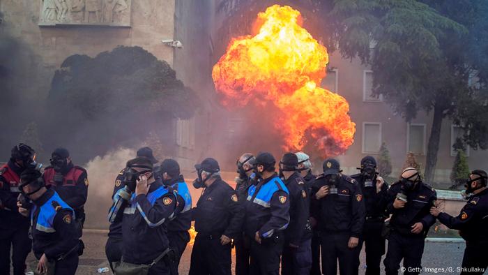 Albanien: Demonstrationen in Tirana (Getty Images/G. Shkullaku)