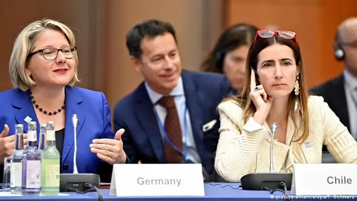 Bundesumweltministerin Svenja Schulte und ihre chilenische Kollegin Carolina Schmidt (Foto: picture-alliance/dpa/T. Schwarz)