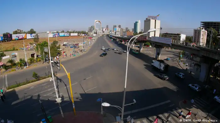 A view of Meskel Square almost empty of cars (DW/M. Gerth-Niculescu )