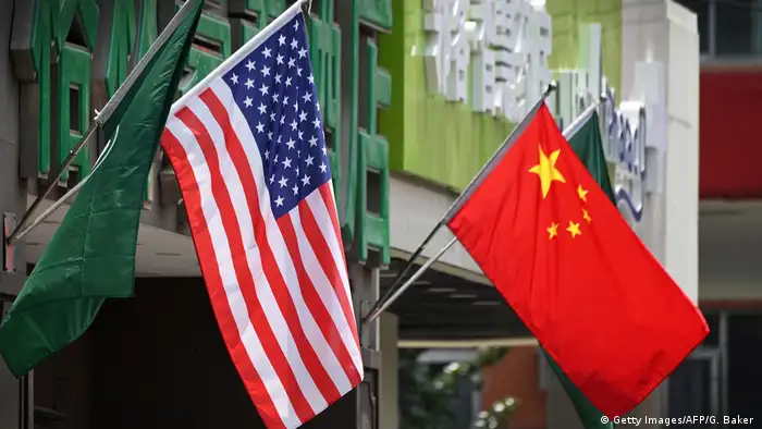 Flaggen USA China (Getty Images/AFP/G. Baker )