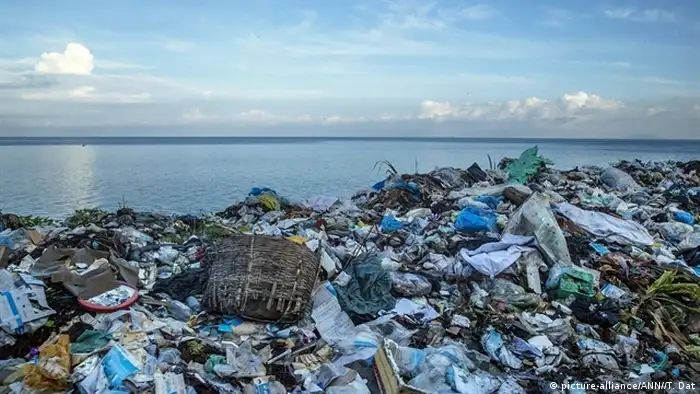 Vietnam Plastikmüll am Strand