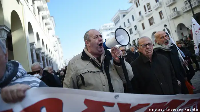 Demonstration gegen Rentenkürzungen im Februar in Thessaloniki