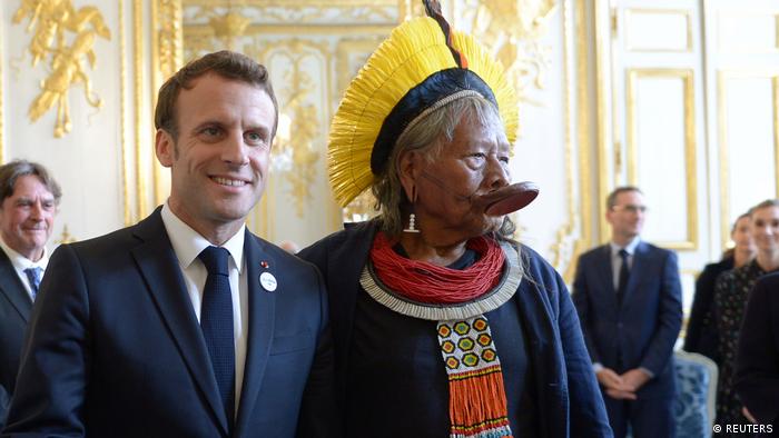 Macron e Raoni durante encontro em Paris em 2019