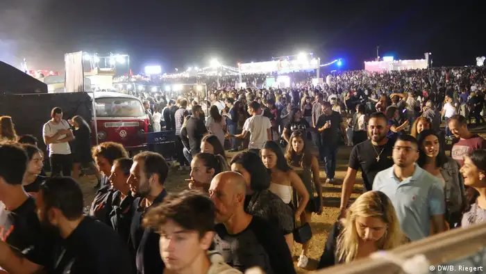 Eurovision Song Contest 2019 | Menschenmassen im ESC Village am Strand von Tel Aviv