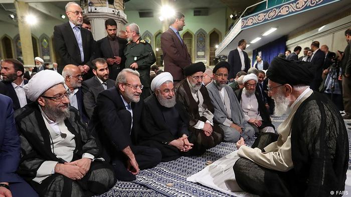 Kein Politiker wagt Chamenei zu widersprechen oder Kritik zu üben