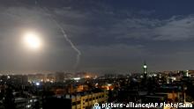ARCHIV This photo released by the Syrian official news agency SANA, shows missiles flying into the sky near international airport, in Damascus, Syria, Monday, Jan. 21, 2019. In a very unusual move, the Israeli military has issued a statement saying it is attacking Iranian military targets in Syria. It is also warning Syrian authorities not to retaliate against Israel. (SANA via AP) |