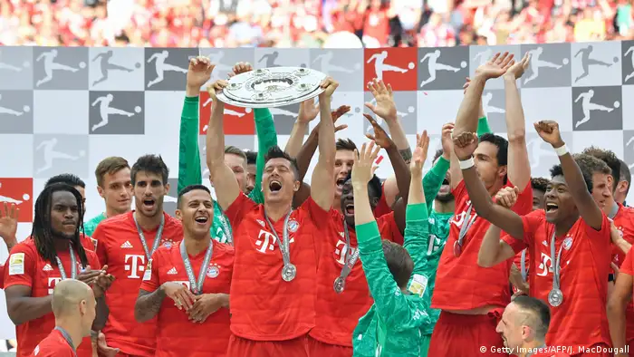 Bundesliga 34. Spieltag | FC Bayern München - Eintracht Frankfurt |  Meisterschaftsfeier Bayern (Getty Images/AFP/J. MacDougall)