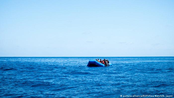 Mittelmeer Rettung von Flüchtlingen durch Sea-Watch 3
