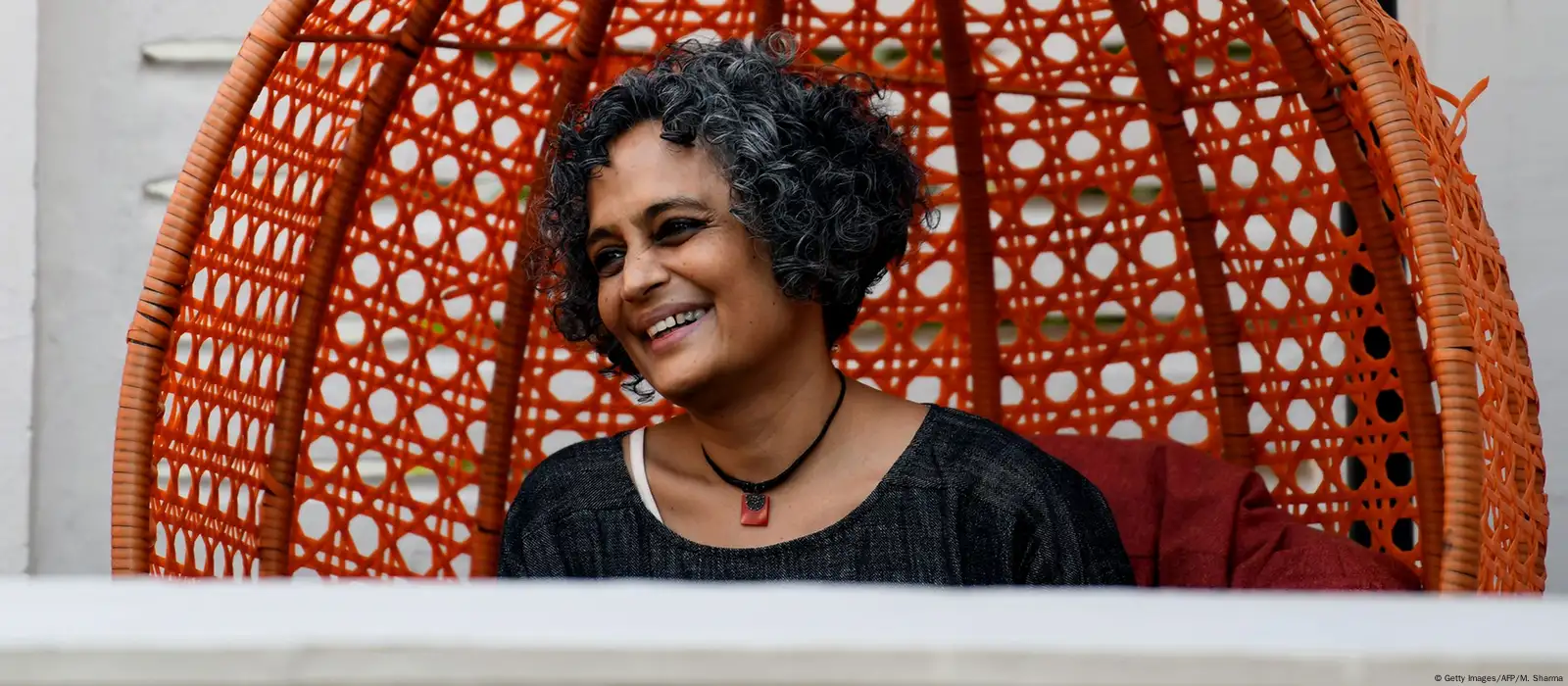 India: Prize-winning author Arundhati Roy faces prosecution – DW –  11/14/2023