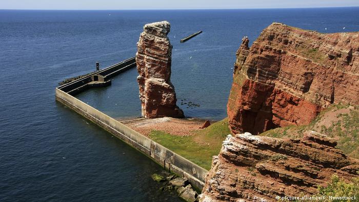 Heligoland, view of the Lange Anna (picture alliance/K. Nowottnick)