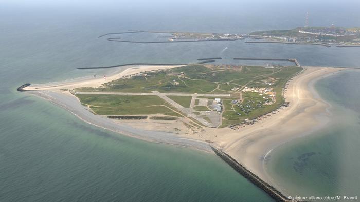 Aerial view of the island of Düne, which is offshore from Helgoland (picture-alliance/dpa/M. Brandt)