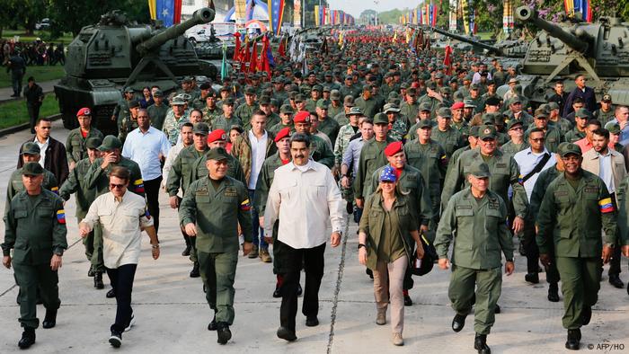 Venezuela Carabobo Maduro Militärs Marsch der Loyalität