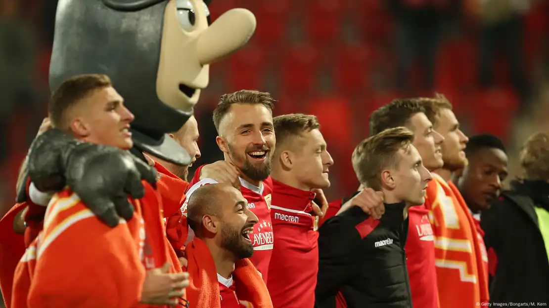 Union Berlin win first Bundesliga promotion – DW – 05/27/2019