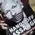 Протест срещу задържането на Асандж във Великобритания