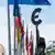 Флаги стран ЕС перед зданием Европарламента в Брюсселе