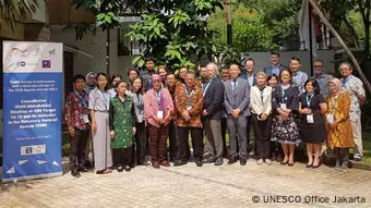 group picture with participants