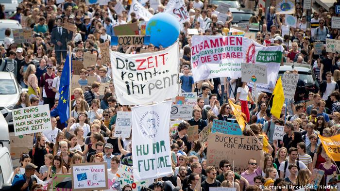 Deutschland Fridays for Future - Berlin (picture-alliance/dpa/K. Nietfeld)