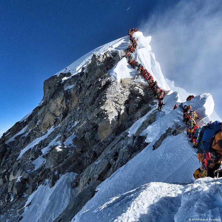 Mt. Everest: 10 dead amid overcrowding at peak