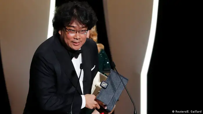 Bong Joon-ho recebe a Palma de Ouro em Cannes