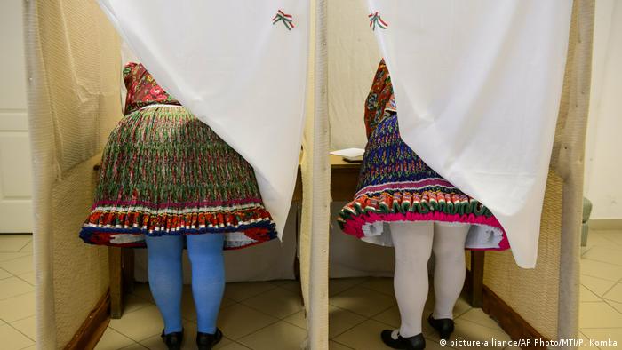 Ungarn - Wahlkabinen