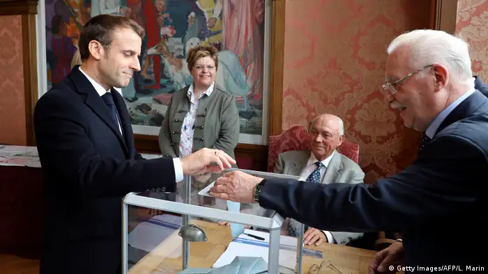 Europawahl l Frankreich - Präsident Macron gibt seine Stimme ab (Getty Images/AFP/L. Marin)