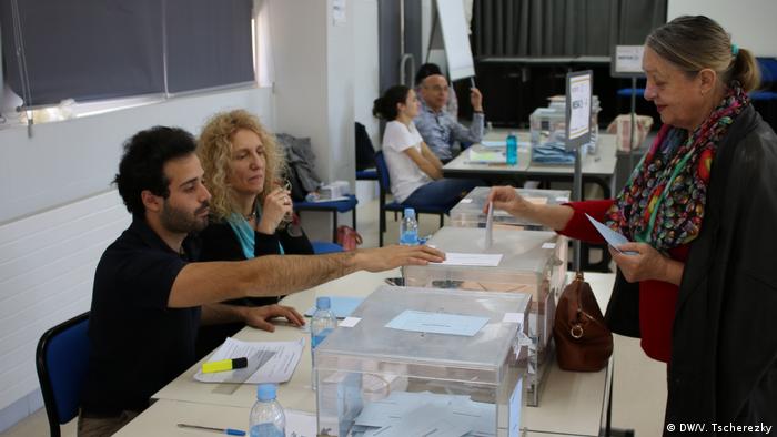 На одній з виборчих дільниць Мадрида 